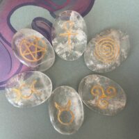 Wicca 6 palets de forme ovale plate d'excellente qualité, symboles wicca gravés or. Boutique ésotérique La Porte des Secrets