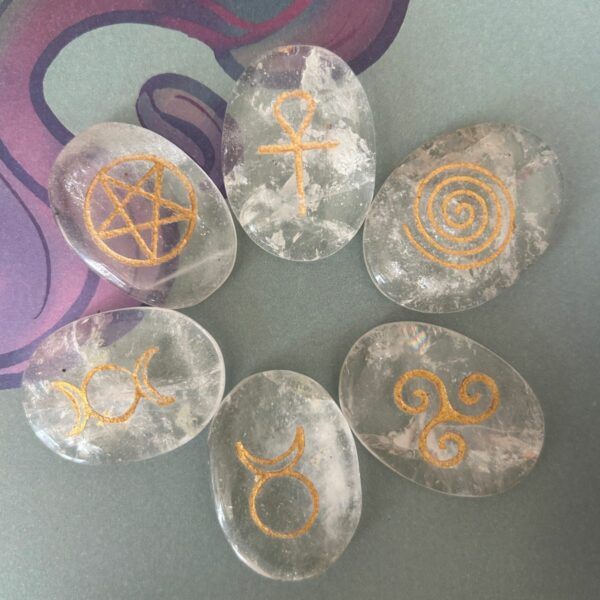 Wicca 6 palets de forme ovale plate d'excellente qualité, symboles wicca gravés or. Boutique ésotérique La Porte des Secrets