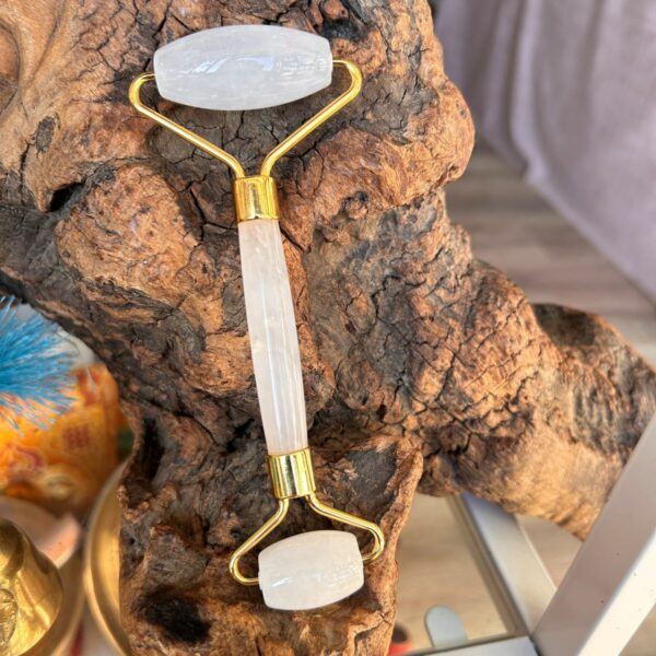 Rouleau de massage visage en quartz clair, cristal de roche 14cm - Boutique La Porte des Secrets
