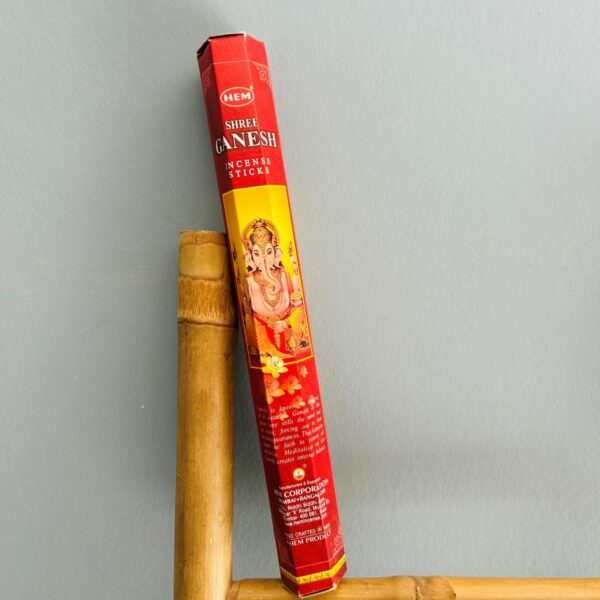 Encens Ganesch HEM Encens Ganesch HEM en stick. Pour sont éveil à la spiritualité, l'attirance de la prospérité divine et la purification de l'atmosphère. Boutique ésotérique La Porte des Secrets