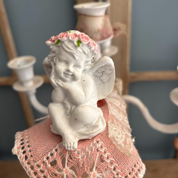 Ange couronné de roses - figurine angélique - figurine spirituelle - boutique ésotérique La Porte des Secrets