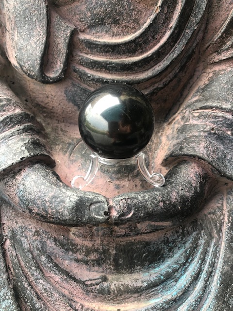 Boule de Shungite 60mm - célèbre carrière de Zazhoginskoye à côté du village de Shunga, gage de la plus haute qualité de shungite, non radio active. - boutique La Porte des Secrets