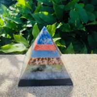 Pyramide multi-minéraux naturel en tranche, 6cm- Boutique La Porte des Secrets