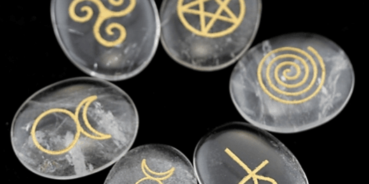 Wicca 6 palets de forme ovale plate d'excellente qualité, symboles wicca gravés or. Boutique ésotérique La Porte des Secrets