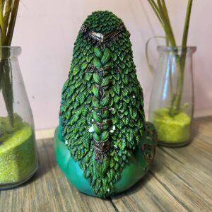 Gaïa le Terre Mère statue d'art peinte à la main Nemesis Now boutique La Porte des Secrets GAÏA, est la déesse de la terre grecque antique qui engendra toute forme de vie.