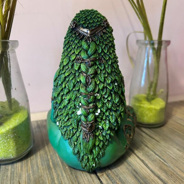 Gaïa le Terre Mère statue d'art peinte à la main Nemesis Now boutique La Porte des Secrets GAÏA, est la déesse de la terre grecque antique qui engendra toute forme de vie.