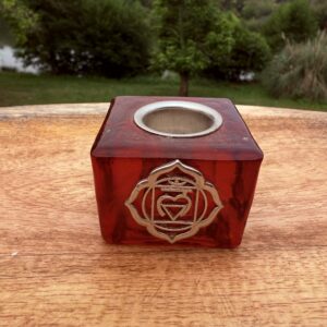 Bougeoirs chakra racine en verre - couleur rouge - taille environ 4.5 x 4.5 cm hauteur 3.5 cm.