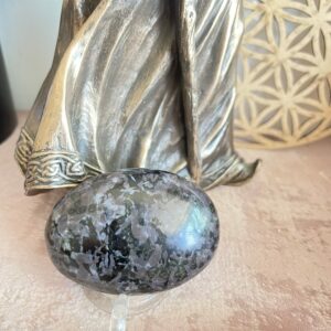 Merlinite galet (pierre de Merlin l'Enchanteur)