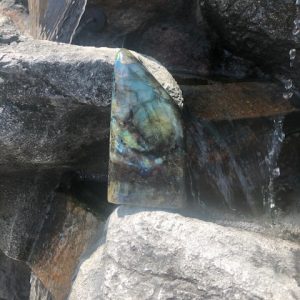 Labradorite forme libre-qualité E Madagascar