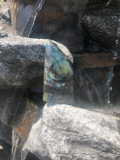 Labradorite forme libre-qualité E Madagascar