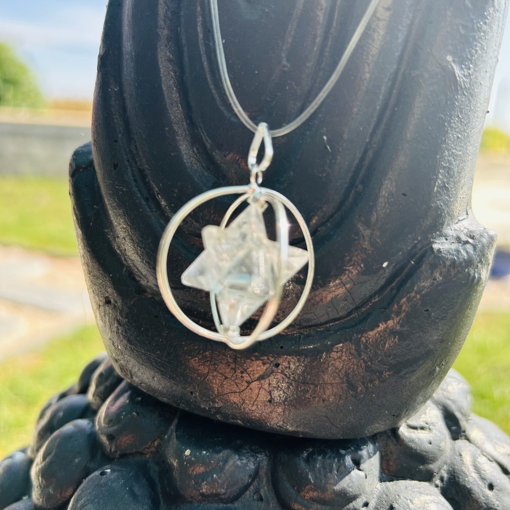 pendentif Merkaba en Cristal de roche, sphère en argent - Boutique La Porte des Secrets