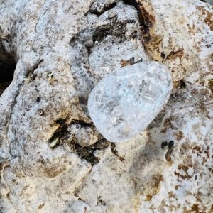 Cristal de Roche cristallisé du Brésil pierre roulée