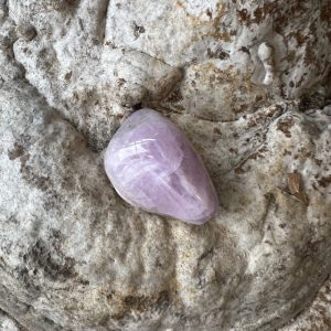 KUNZITE ROSE Afghanistan - Pierre roulée La Porte des Secrets