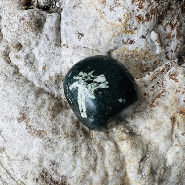 PORPHYRE IMPERIAL vert du Mexique - pierre roulée - boutique La Porte des Secrets