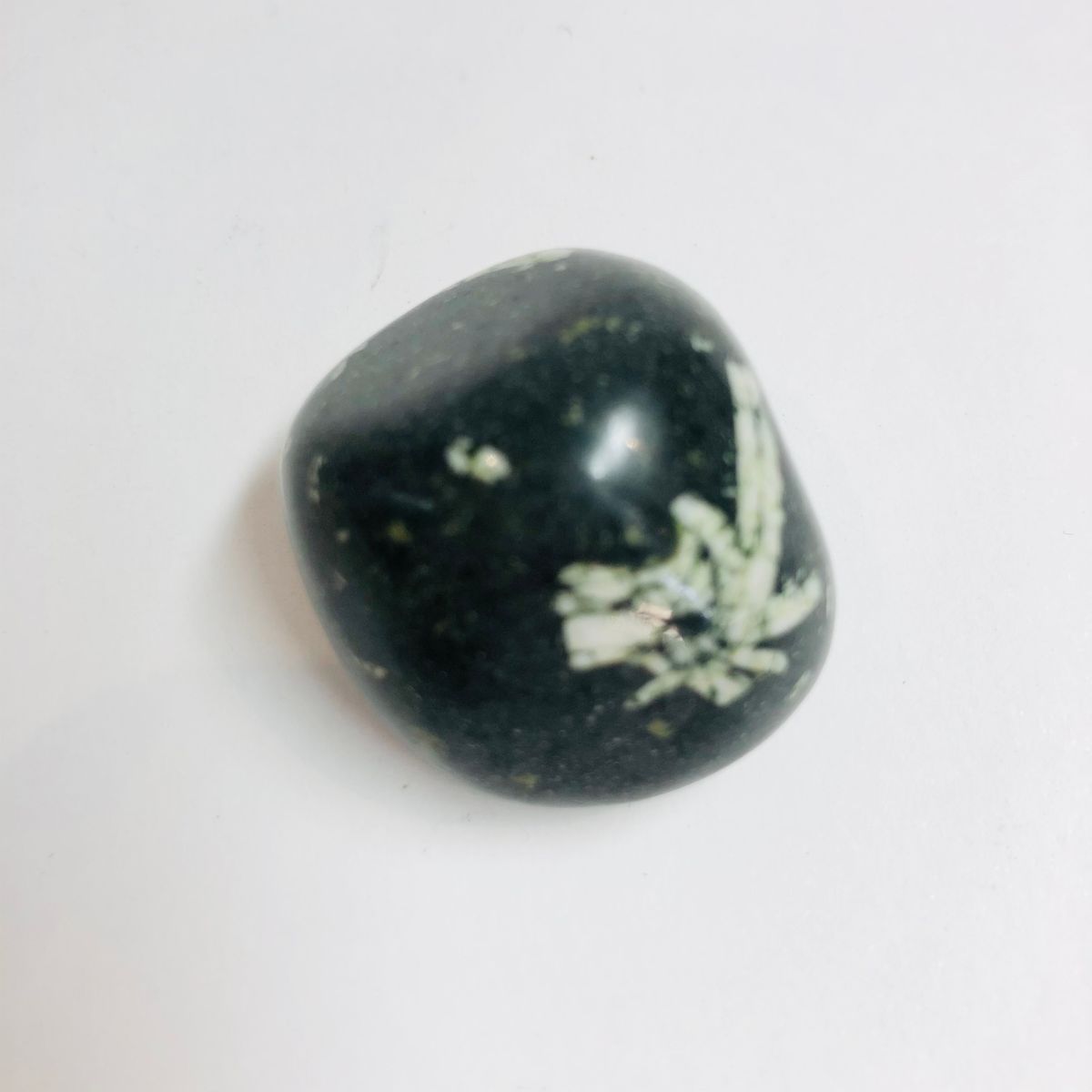 Pierre de PORPHYRE IMPERIAL vert- pierre roulée