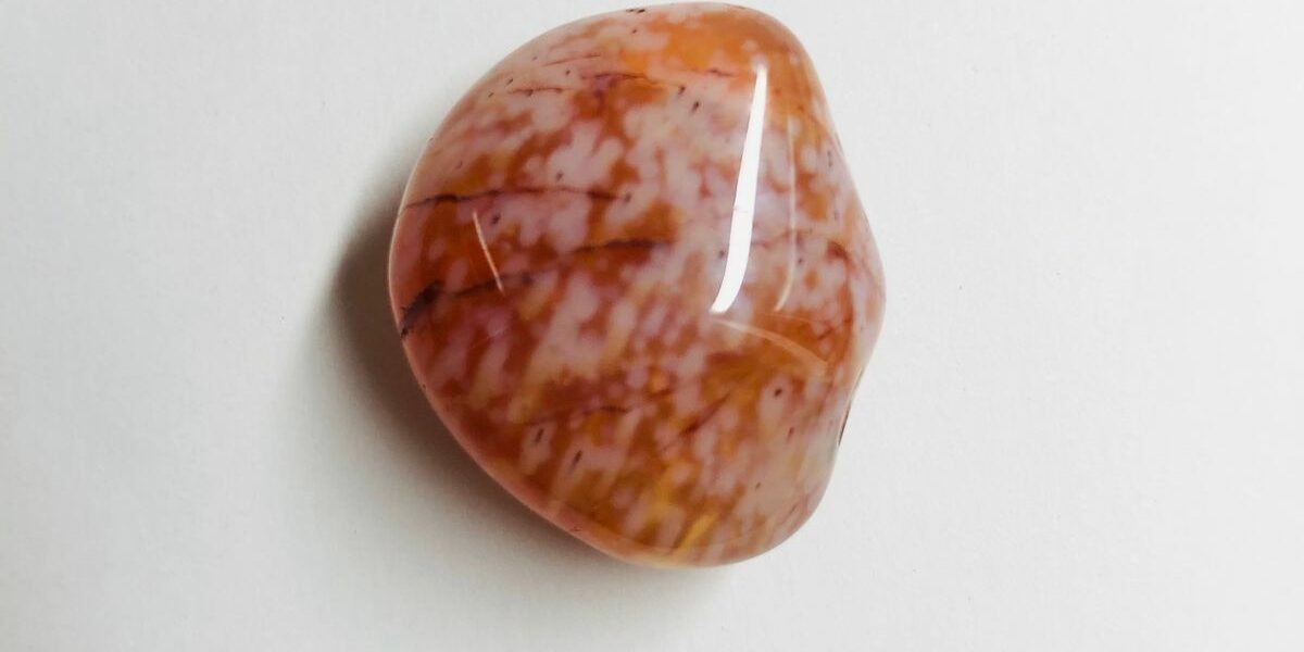 Pierre de Sardoine en provenance d'indonésie ou Inde - pierre roulée