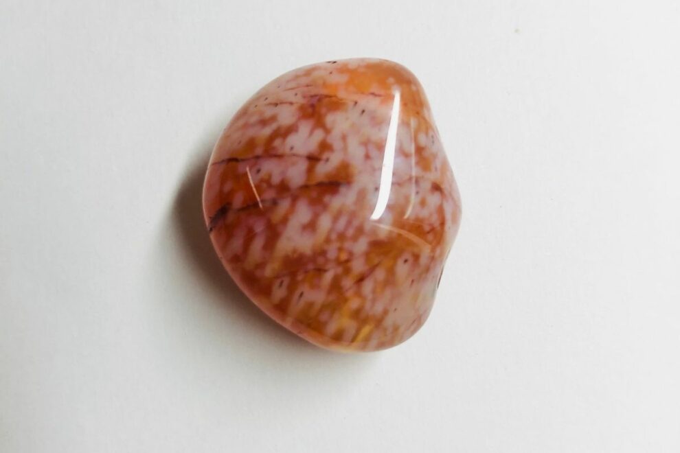 Pierre de Sardoine en provenance d'indonésie ou Inde - pierre roulée