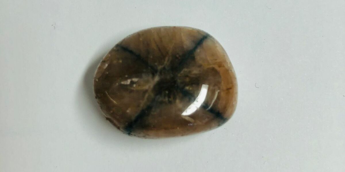 pierre Andalousite de Bretagne France - appelé Chiastolite - boutique La Porte des Secrets