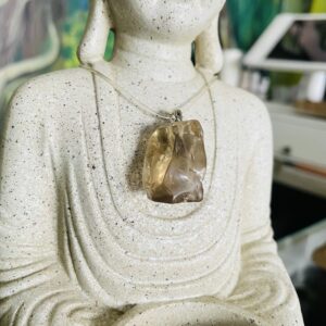 pendentif en citrine brute qualité extra de Madagascar - boutique La Porte des Secrets