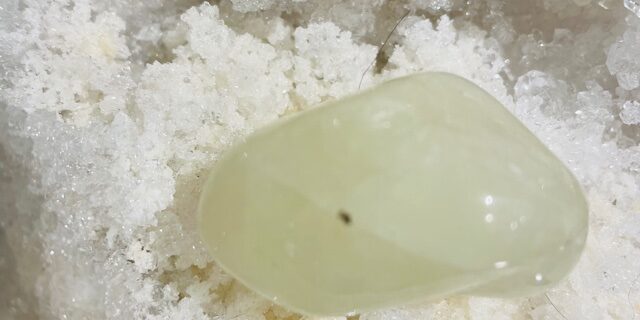 Quartz souffre pierre roulée