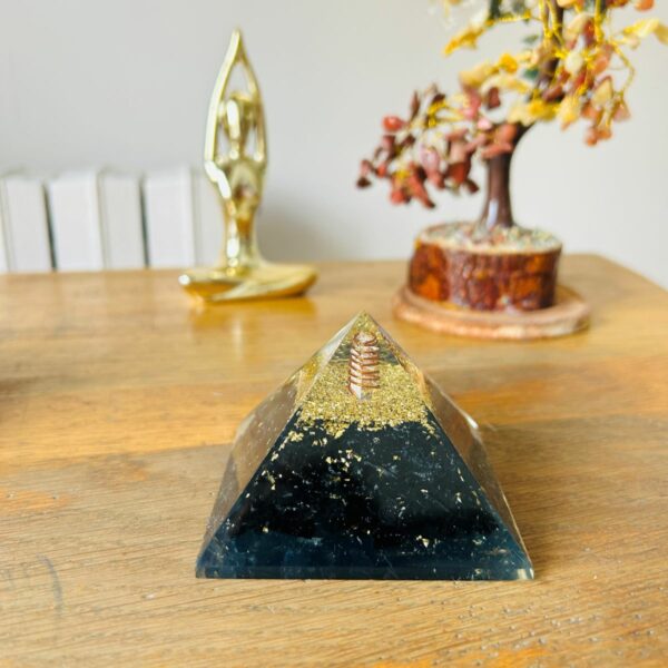 Pyramide Tourmaline noire fleur de vie et orgone 7.5cm boutique La Porte des Secrets