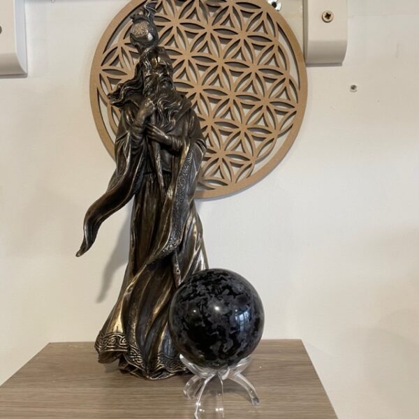 Sphère Merlinite 8 cm - Pierre de Merlin l'enchanteur - 243 gr - Boutique de minéraux La Porte des Secrets