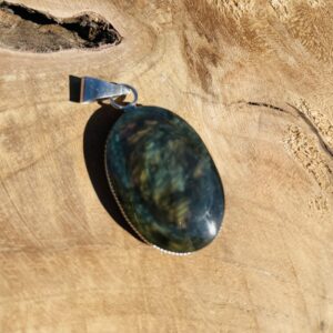 Pendentif obsidienne MANTO-HUICHOL