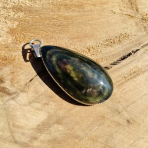 Pendentif obsidienne MANTO-HUICHOL