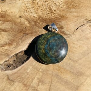 Pendentif obsidienne MANTO-HUICHOL