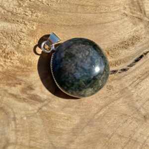 Pendentif obsidienne MANTO-HUICHOL