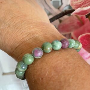 Bracelet Rubis sur Fushite, pierre de JUILLET - Boutique La Porte des Secrets