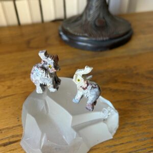 Eléphant en pierre de Stéatite issu de l'artisanat Péruvien - Boutique Minéraux du Monde La Porte des Secrets
