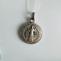 Saint Benoît médaille argenté de protection - 2.30cm x 1.80cm - Boutique La Porte des Secrets