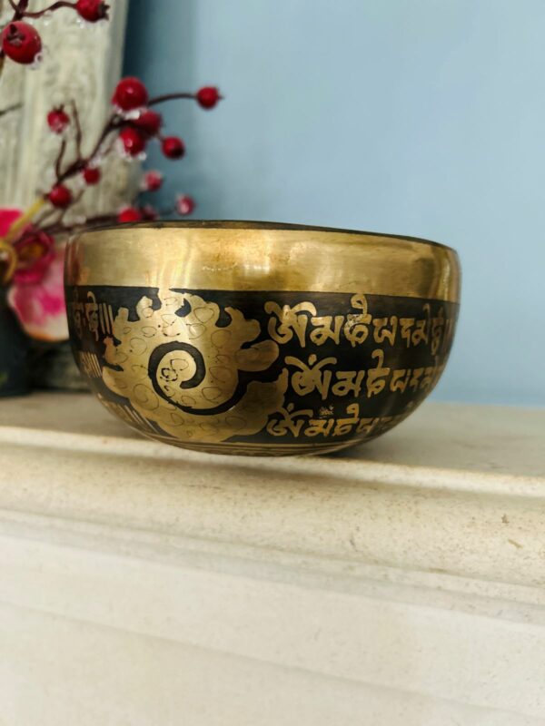 Bol médecine Tibétain traditionnel gravé mantras avec l'oeil de Bouddha 13 cm - Boutique ésotérique La Porte des Secrets