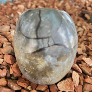 Septaria sauvage cristallisée avec trace de quartz - photo vue face polie - Boutique La Porte des Secrets