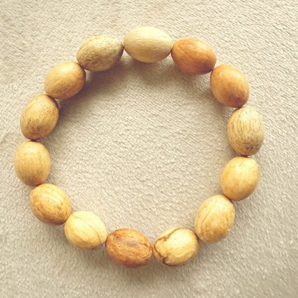 Bracelet en Palo Santo (bois sacré) en perles très odorantes, dimension d'environ 8/9mm origine du Pérou. Boutique Minéraux du Monde La Porte des Secrets