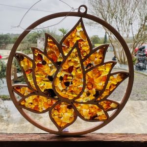 Fleur de Lotus en AMBRE et bois de bouleau - disuqe de 10cm - boutique La Porte des Secrets
