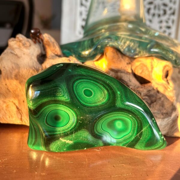 Malachite rognon pierre extra du Congo forme libre - Boutique minéraux du monde La Porte des Secrets