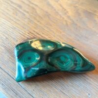 Malachite rognon pierre extra du Congo forme libre 10 cm - Boutique minéraux du monde La Porte des Secrets