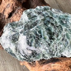 Mica verte forme libre - 'la pierre Miroir' Inde - boutique La Porte des Secrets