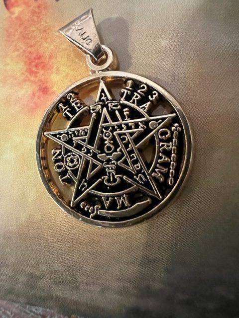 Amulette étoile à Amulette éetoile à 5 branches Tetragrámmaton, plaqué or, protection puissance - Boutique La Porte des Secrets