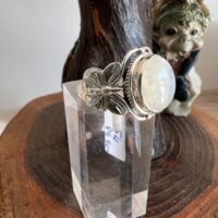 Bague Pierre de Lune bleue et papillons en argent massif - Boutique La Porte des Secrets