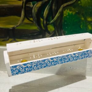 Boite Porte Encens en Bois Blanc Motifs, 30cm - Boutique ésotérique La Porte des Secrets