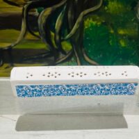 Boite Porte Encens en Bois Blanc Motifs, 30cm - Boutique La Porte des Secrets