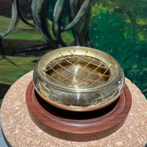 Brûle encens en laiton massif sur socle en bois - Boutique ésotérique La Porte es Secrets