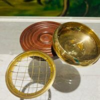 Brûle encens en laiton massif sur socle en bois - Boutique ésotérique La Porte des Secrets