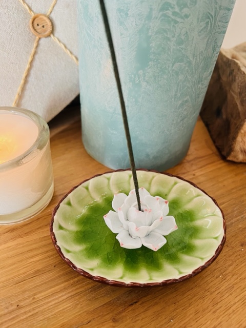 Porte encens rond "Fleur de lotus" en céramique - boutique La Porte des Secrets