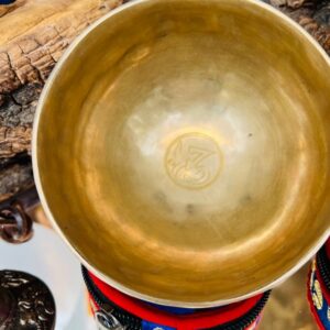 Bol Tibétain véritable , original gravé OM,, 10,5 cm - Boutique ésotérique La Porte des Secrets