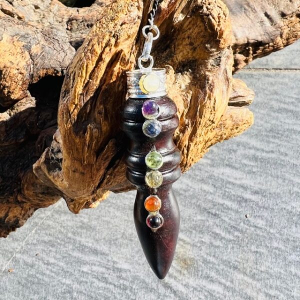 Pendule Egyptien bois de rose et pierres chakras - Boutique ésotérique La Porte des Secrets
