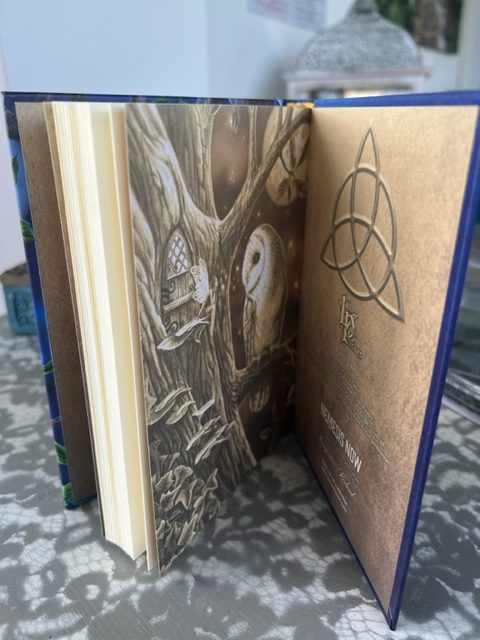 Grimoire CHOUETTE vue sur tranche - Lisa Parker - Nemesis Snow - Boutique La Porte des Secrets